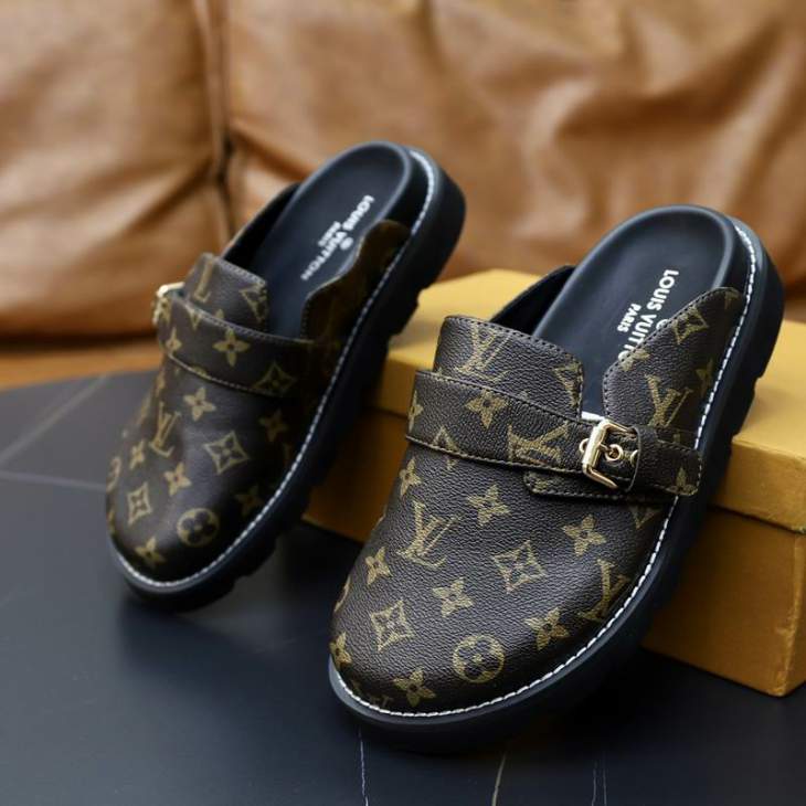 Picture of Louis Vuitton Slippers _SKULVsz38-45mnf07051248